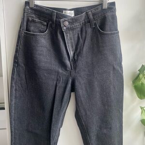 Brand new Abercrombie 90s slim fit straight, high rise jeans!